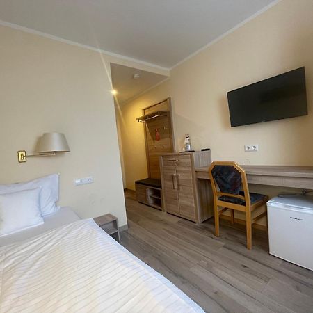 Hotel Andrea Крайльсхайм Экстерьер фото